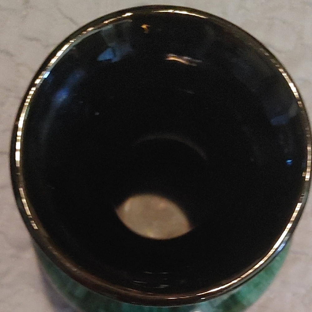 BMP Artisan Crafted Emerald Vase - Picture 3 of 4